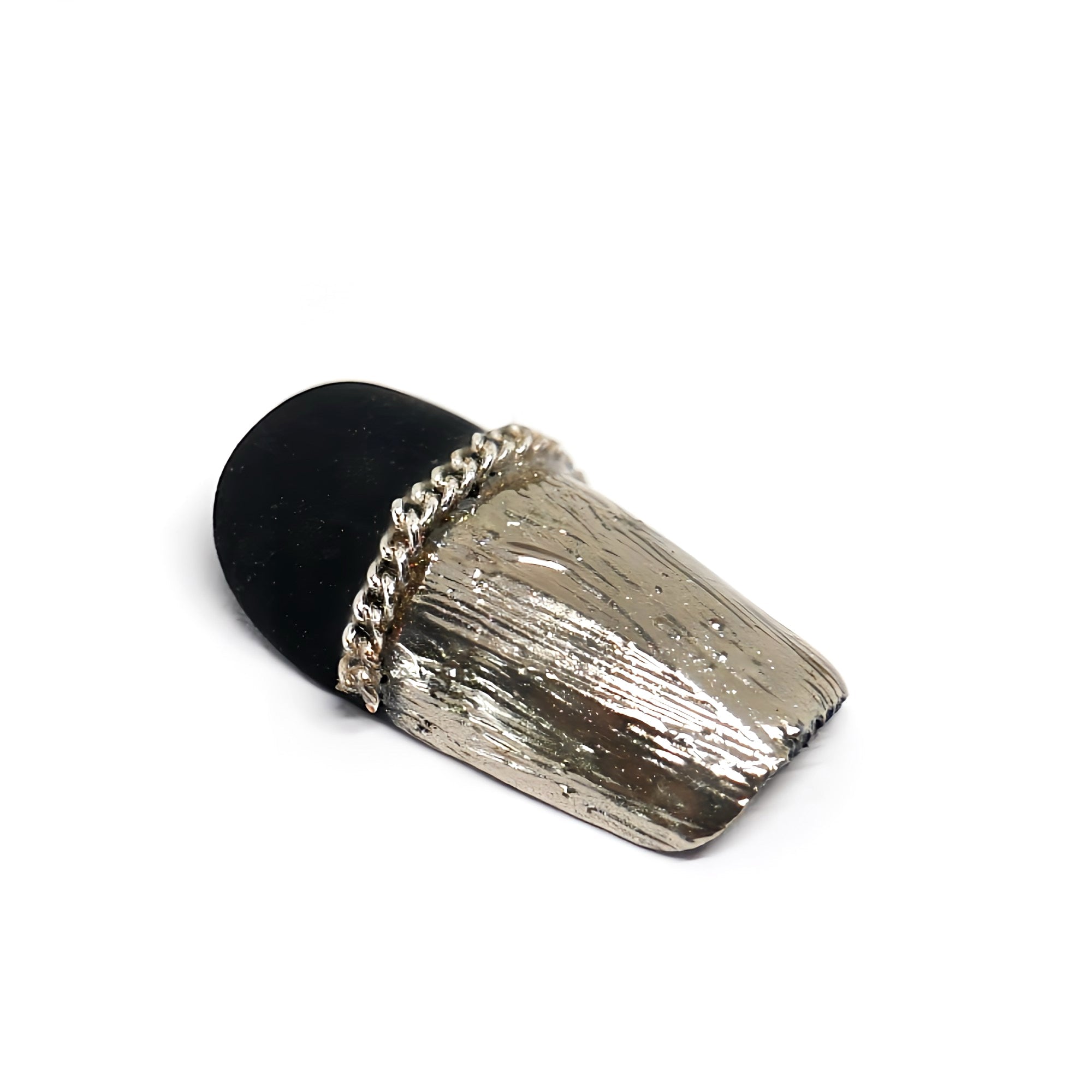 press-on-nails-metallic-darkness-4133